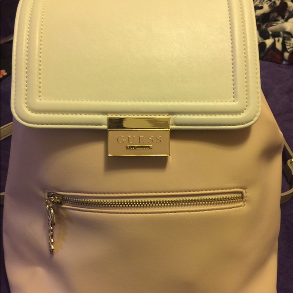 Guess Handbags - 🎅🏻SALE TIL NEW YEAR🎅🏻 🌸HP!🌸 Guess Backpack